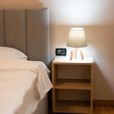Light-2 Lovely Apartment In Tiranë Ngoại thất bức ảnh