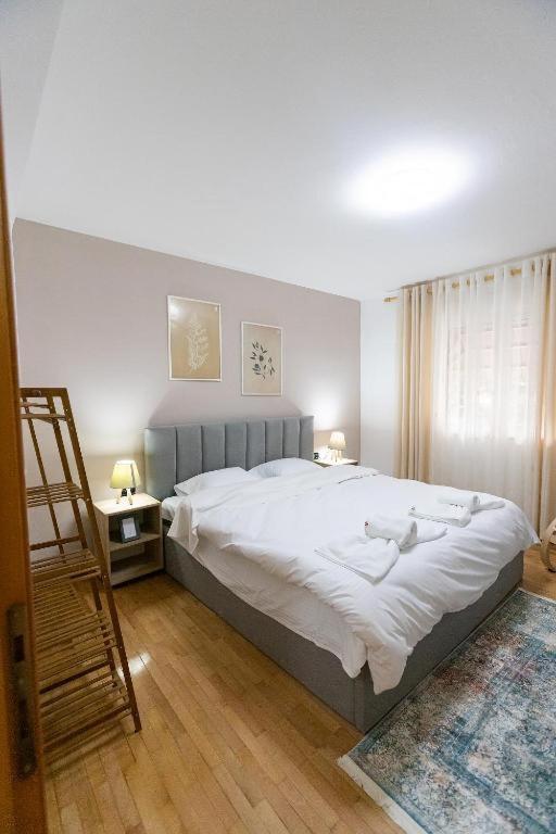 Light-2 Lovely Apartment In Tiranë Ngoại thất bức ảnh