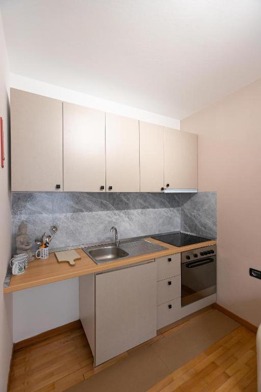 Light-2 Lovely Apartment In Tiranë Ngoại thất bức ảnh