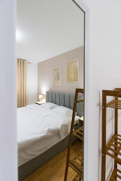 Light-2 Lovely Apartment In Tiranë Ngoại thất bức ảnh