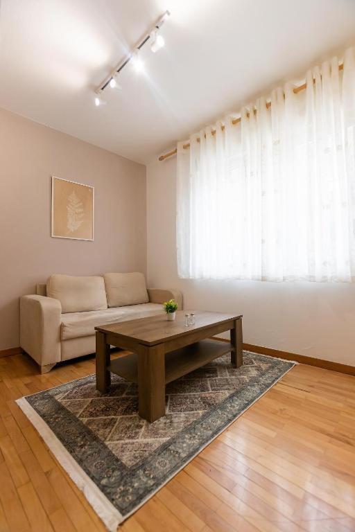 Light-2 Lovely Apartment In Tiranë Ngoại thất bức ảnh