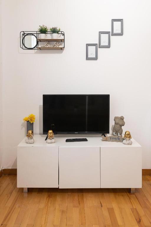 Light-2 Lovely Apartment In Tiranë Ngoại thất bức ảnh